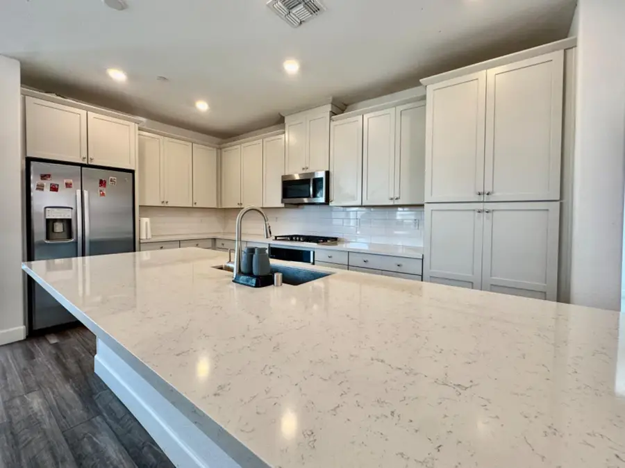 3618 Yellow Leaf Avenue, Sacramento, CA 95835 - #3