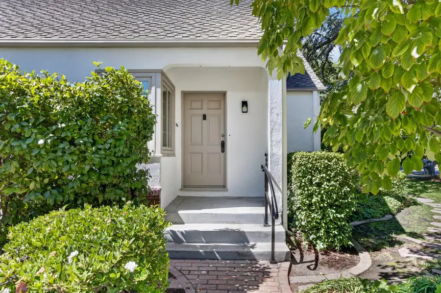 452 Blackwood Street, Sacramento, CA 95815 - #2