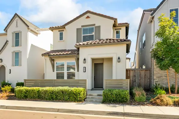 2352 Bronze Star Way, Sacramento, CA 95818