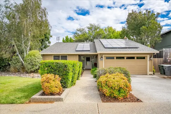1462 Love Way, Auburn, CA 95603