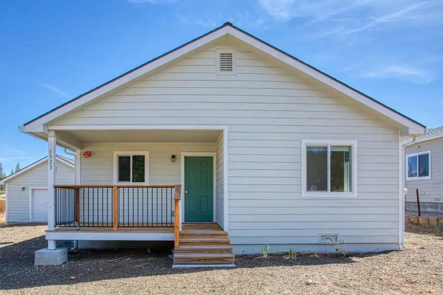 1523 Alameda Avenue, Weed, CA 96094 - #3