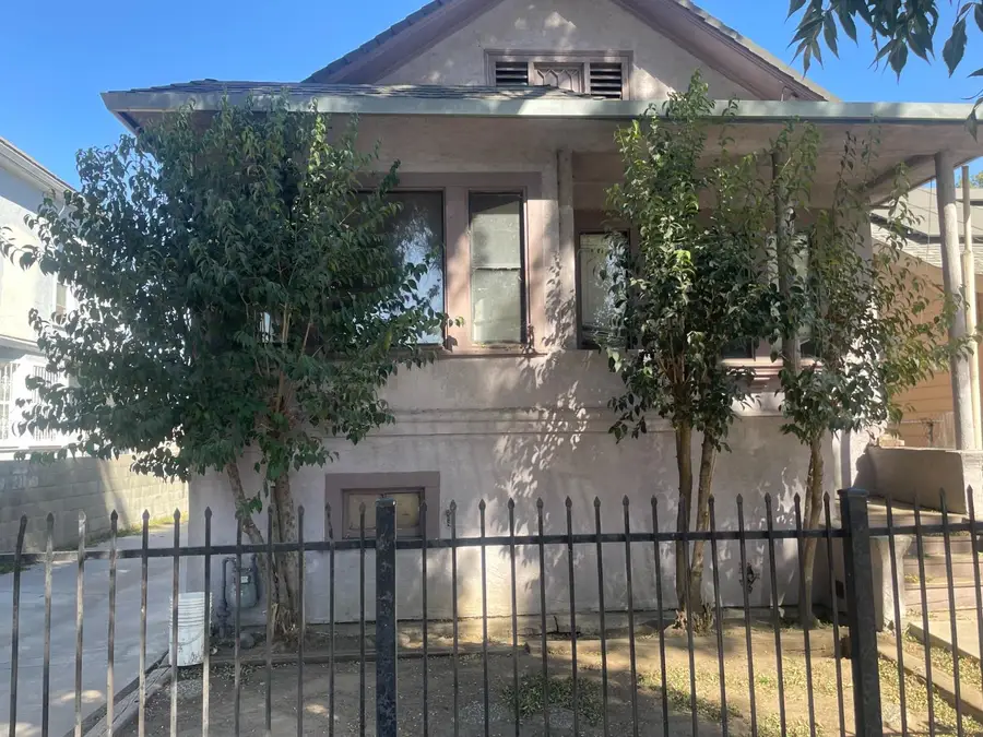 1040 S San Joaquin, Stockton, CA 95206 - #2