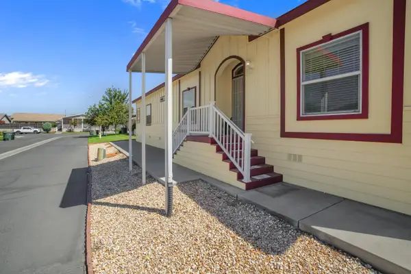 1302 Queen Way #29, Livingston, CA 95334