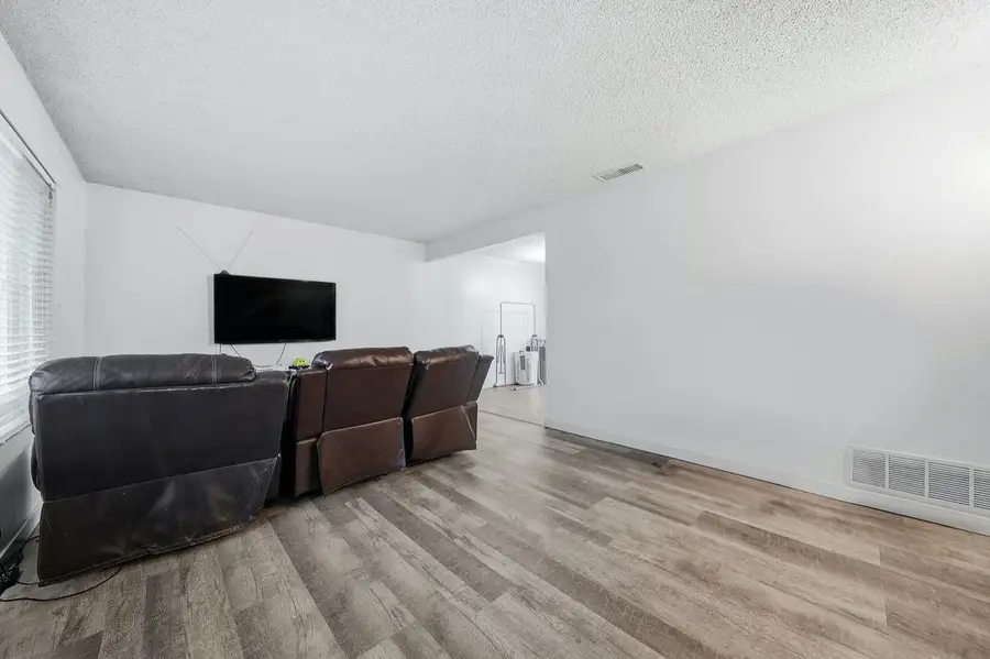 27 Omaha Court, Sacramento, CA 95823 - #2