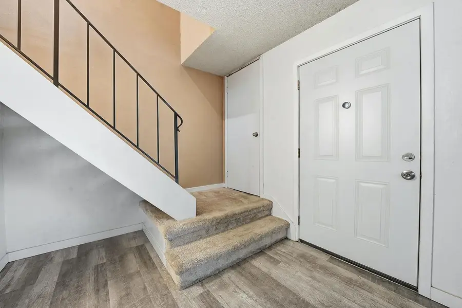 27 Omaha Court, Sacramento, CA 95823 - #3