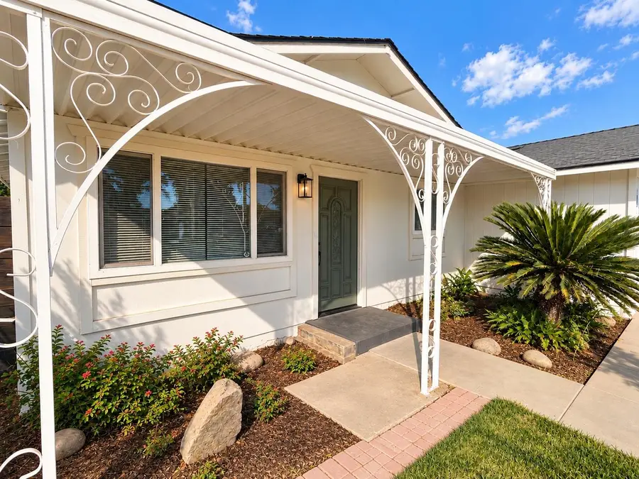 587 Sunset Street, Kingsburg, CA 93631 - #2