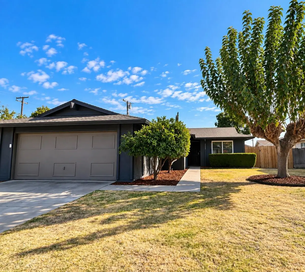 1565 Lark Street, Hanford, CA 93230 - #1