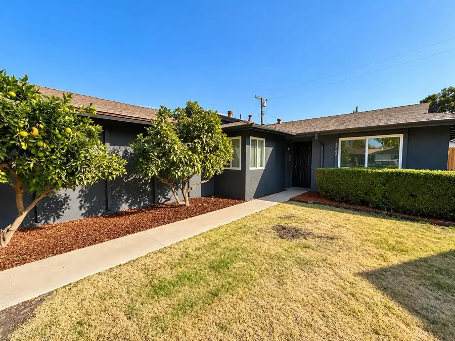 1565 Lark Street, Hanford, CA 93230 - #3