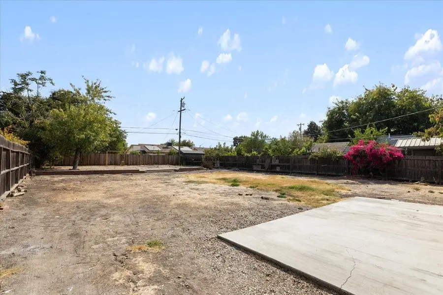 324 W Pearl Avenue, Stockton, CA 95207 - #3