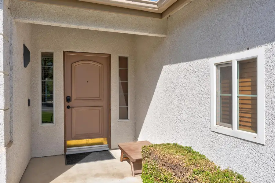 1564 E Waterford Avenue, Fresno, CA 93720 - #2