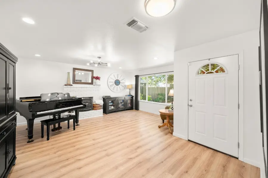 5112 Kovanda Avenue, Carmichael, CA 95608 - #3
