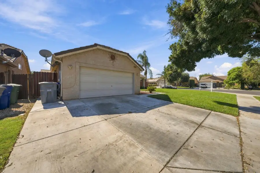 1357 Chamberlain Avenue, Los Banos, CA 93635 - #3