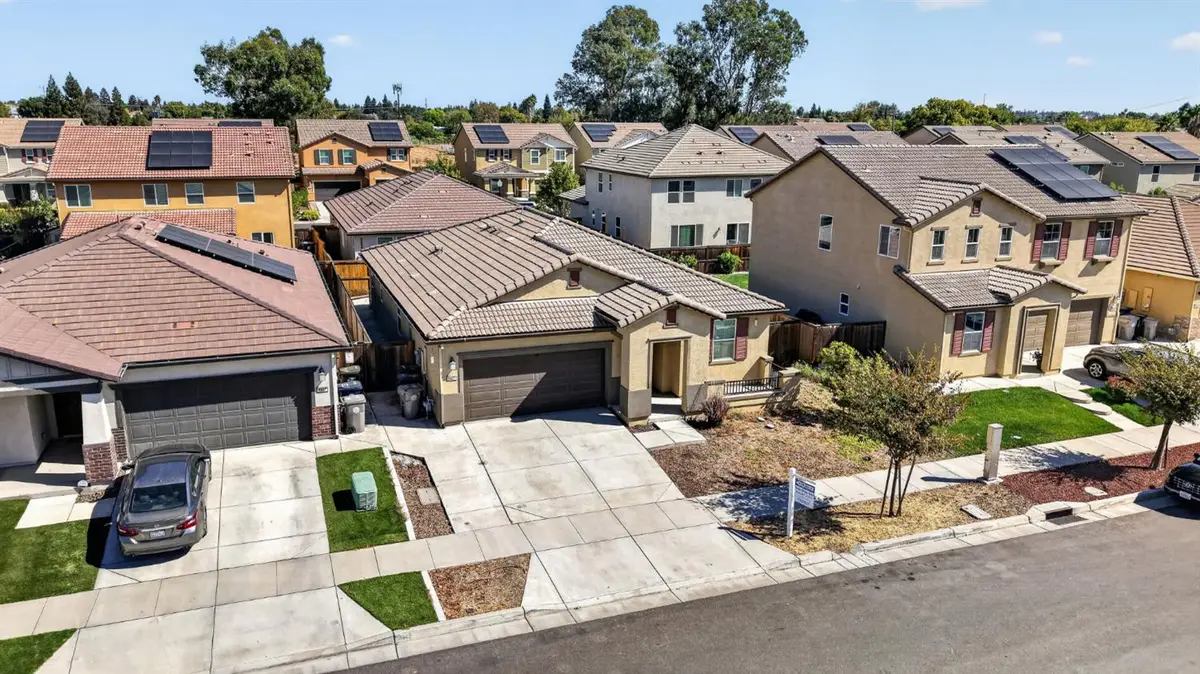 8421 Stara St., Elk Grove, CA 95758 - #1