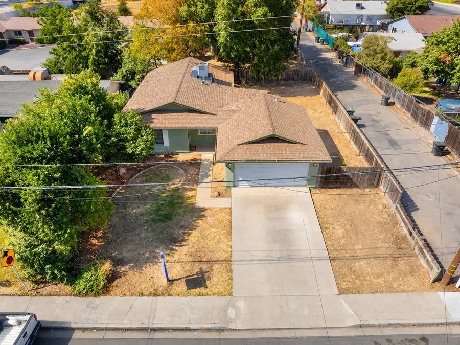 6425 8th Street, Riverbank, CA 95367 - #2