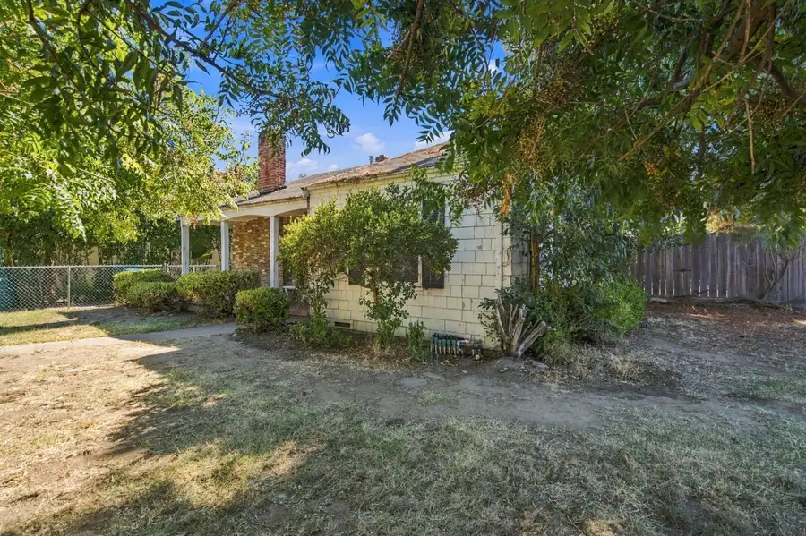 208 E Adams Street, Stockton, CA 95204 - #3
