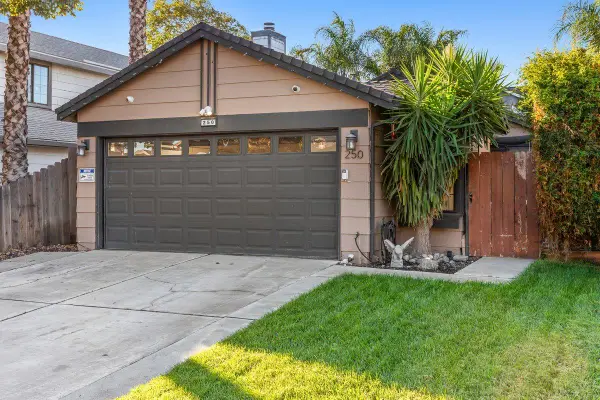 250 Hawthorne Drive, Tracy, CA 95376