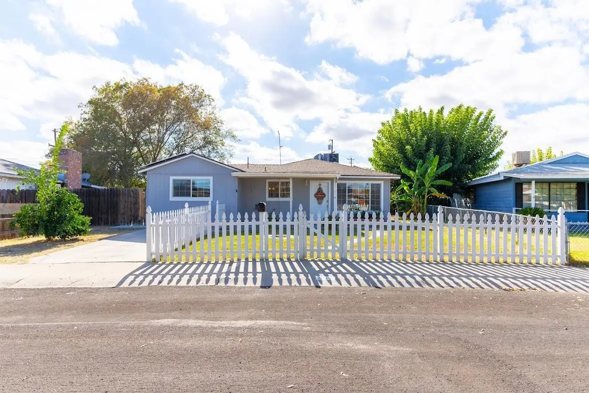 609 College Avenue, Coalinga, CA 93210 - #1