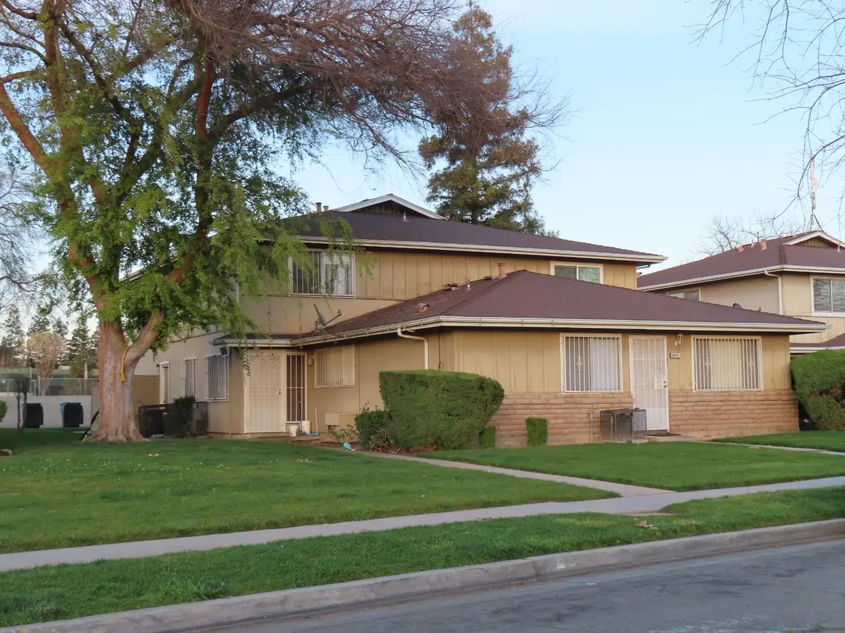 4960 N Holt Avenue #103, Fresno, CA 93705 - #1