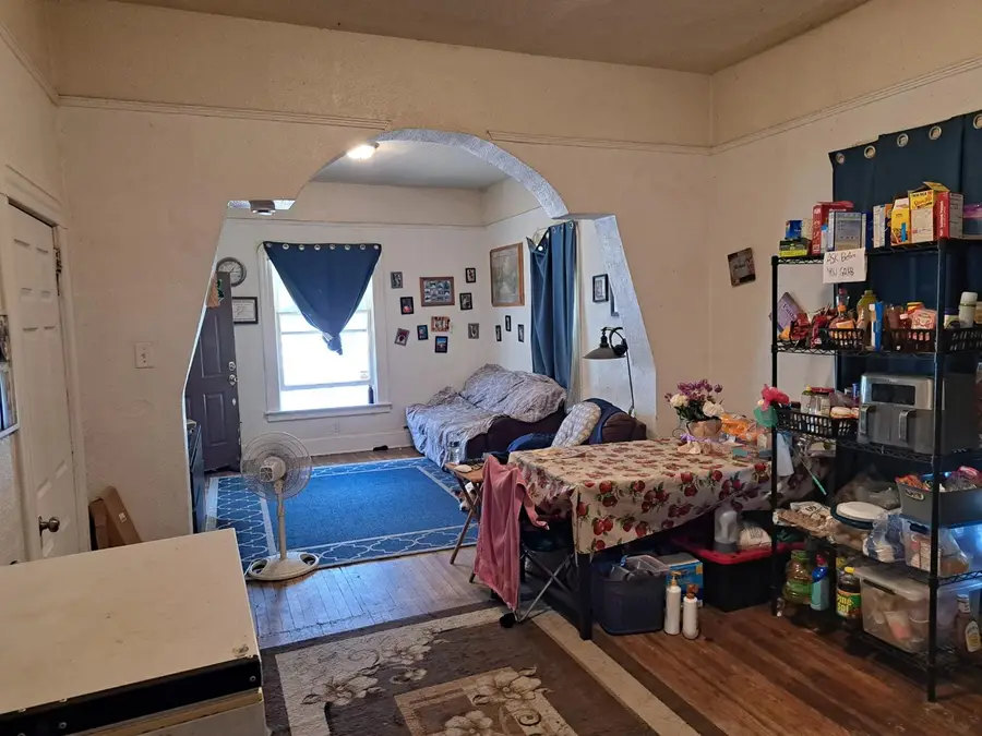 369 N Poplar Avenue, Fresno, CA 93701 - #2