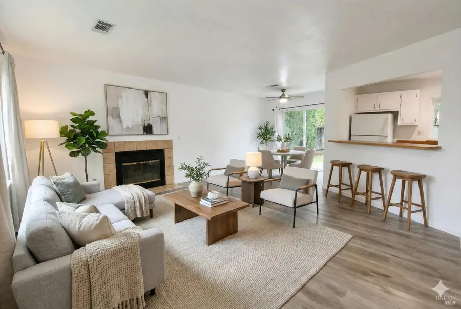 550 W Creekside Circle, Dixon, CA 95620 - Image #3