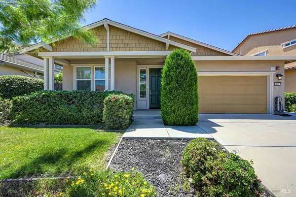 402 Crimson Circle, Vacaville, CA 95687
