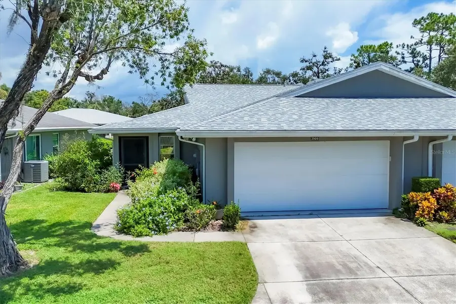 3909 Center Gate Circle #5, Sarasota, FL 34233 - Image #2