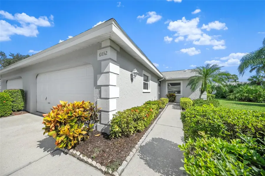 6052 Bonaventure Place, Sarasota, FL 34243 - Image #2
