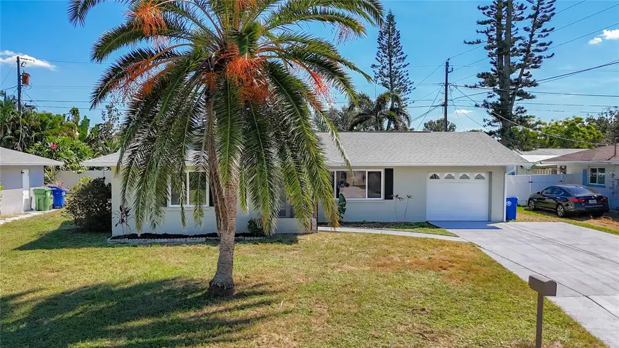 3303 Cambridge Drive W, Bradenton, FL 34205 - Image #2