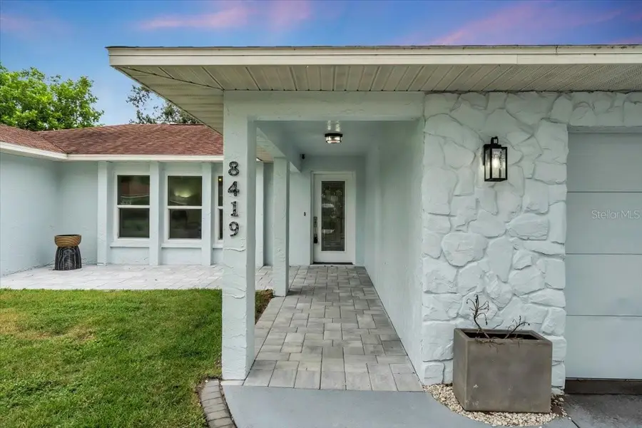 8419 Sylvan Woods Drive, Sarasota, FL 34243 - Image #2