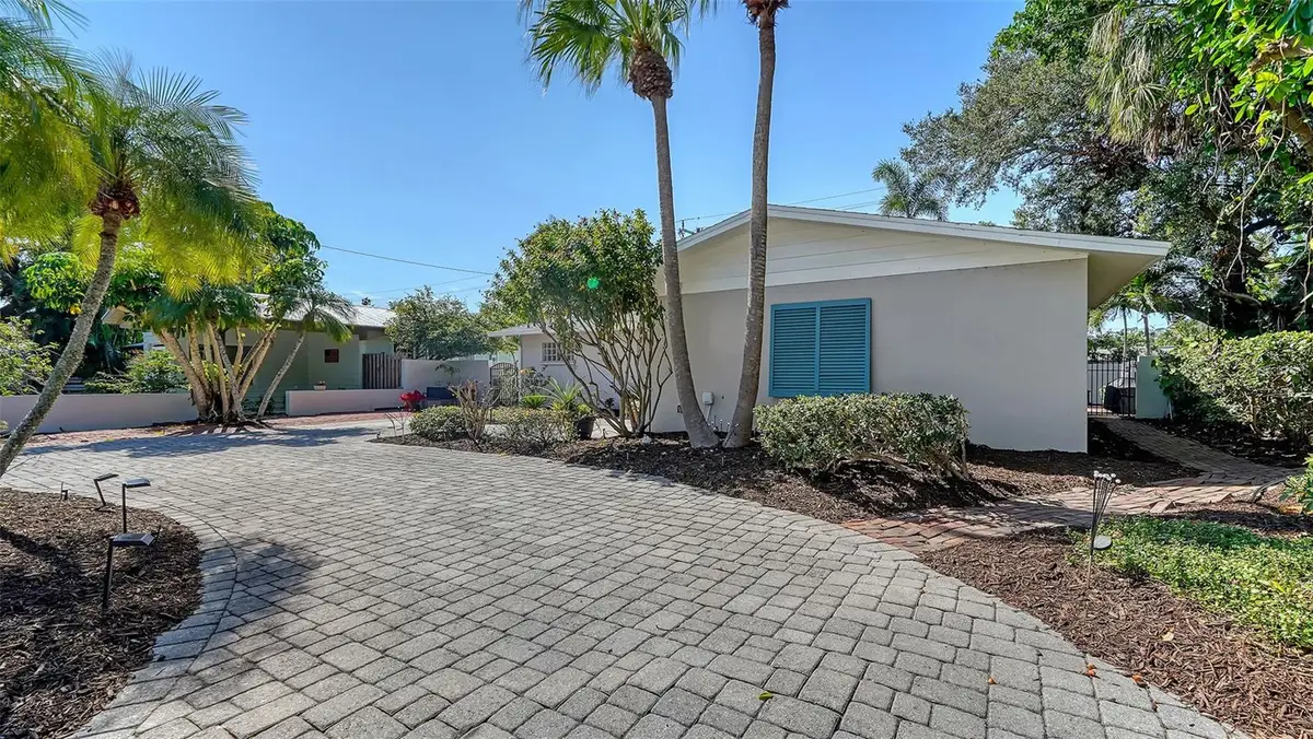 3530 Flores Avenue, Sarasota, FL 34239 - Image #1