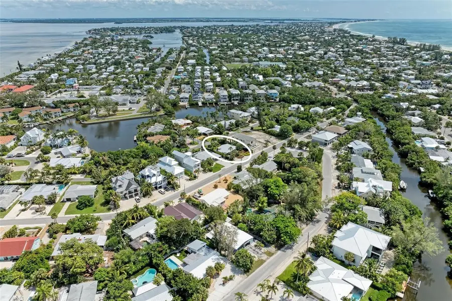 136 Crescent Dr, Anna Maria, FL 34216 - Image #3