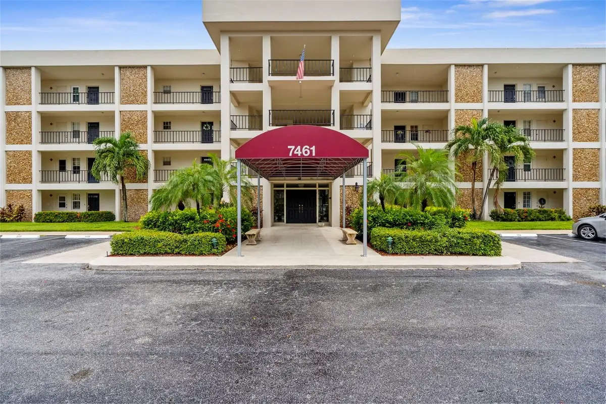 7461 W Country Club Drive N #301, Sarasota, FL 34243 - Image #1