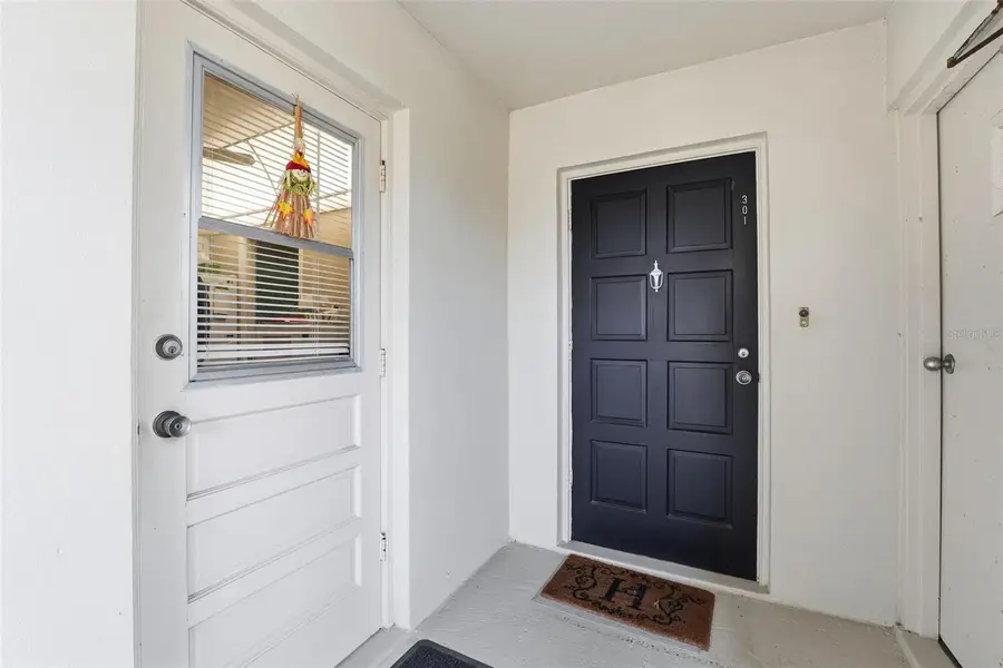 7461 W Country Club Drive N #301, Sarasota, FL 34243 - Image #2