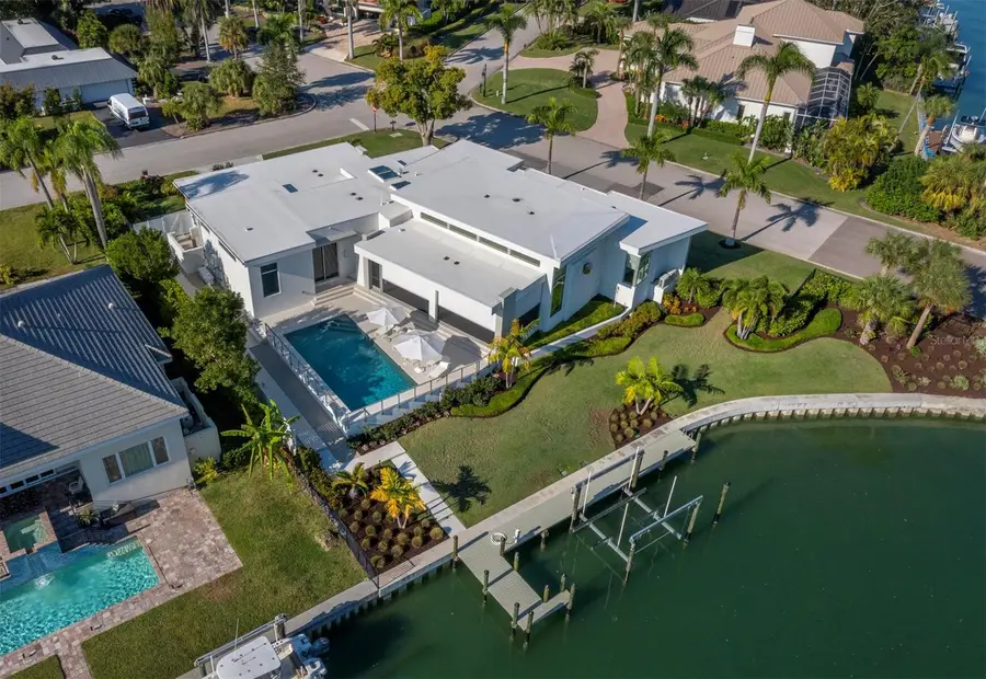 656 S Owl Drive, Sarasota, FL 34236 - Image #3