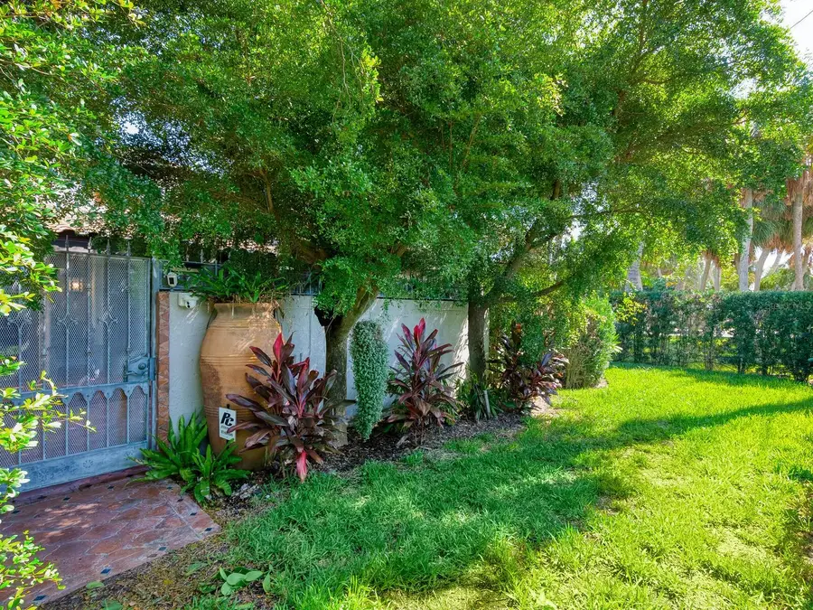 41 S Adams Drive, Sarasota, FL 34236 - Image #2