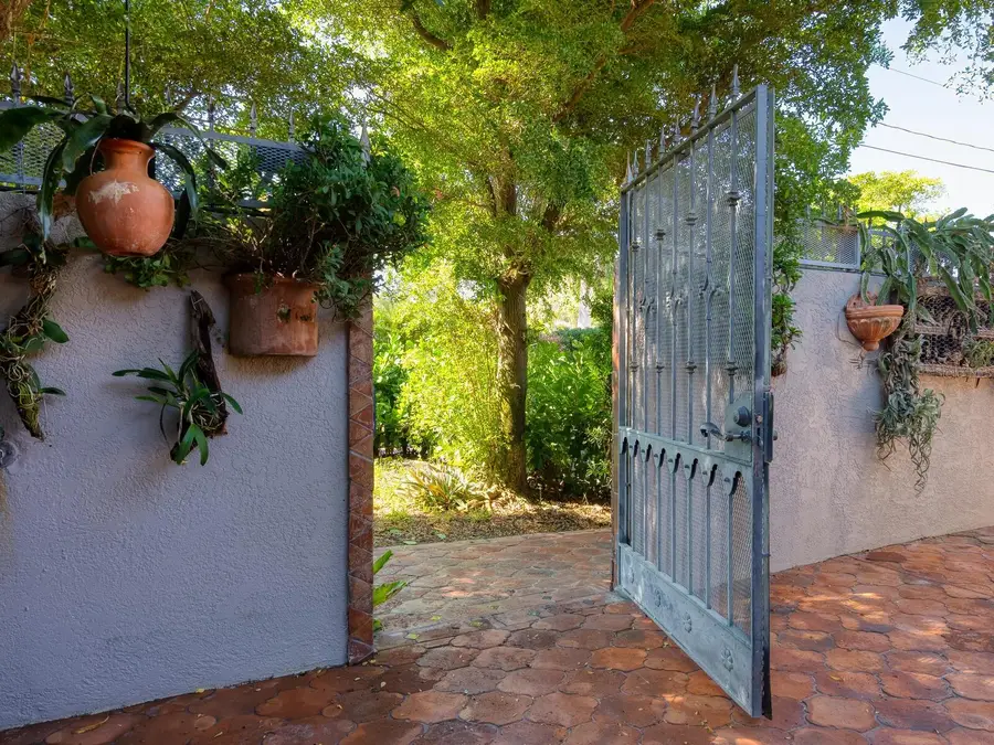 41 S Adams Drive, Sarasota, FL 34236 - Image #3