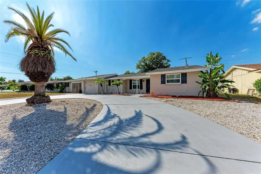 6036 Hopkins Drive N, Bradenton, FL 34207 - Image #2