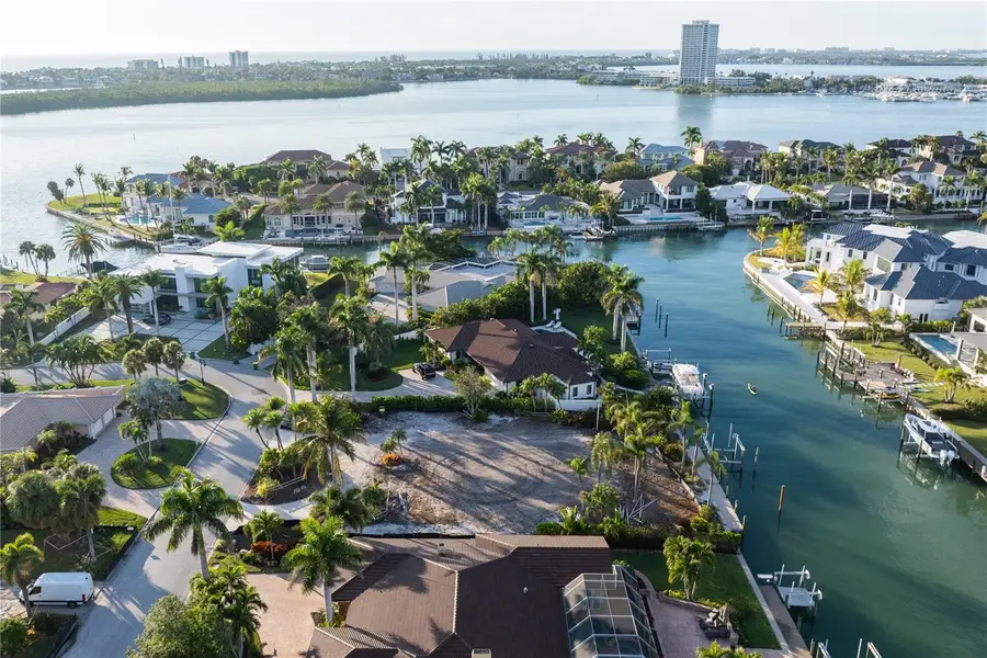 526 N Spoonbill Drive, Sarasota, FL 34236 - Image #2