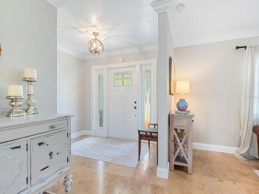 130 Mimosa Drive, Sarasota, FL 34232 - Image #3