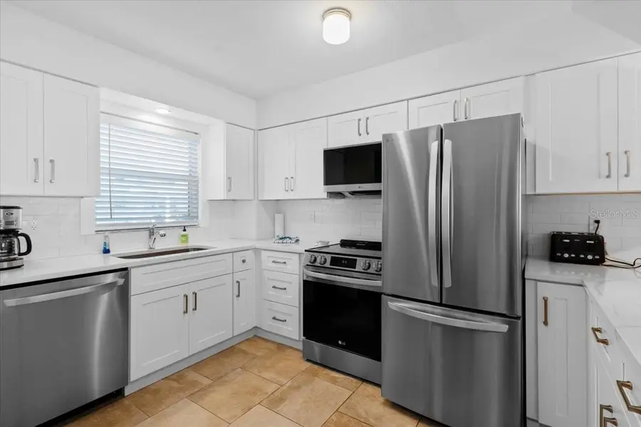 110 Vista Hermosa Circle #106B, Sarasota, FL 34242 - Image #2