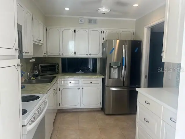 7461 W Country Club Drive N #201, Sarasota, FL 34243 - Image #2