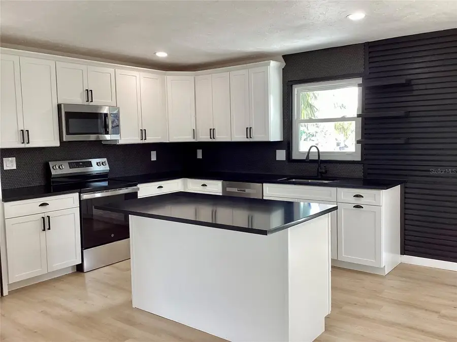 1757 Mova Street, Sarasota, FL 34231 - Image #3