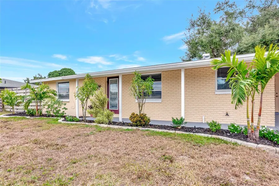 2707 Bigelow Dr, Sarasota, FL 34239 - Image #2