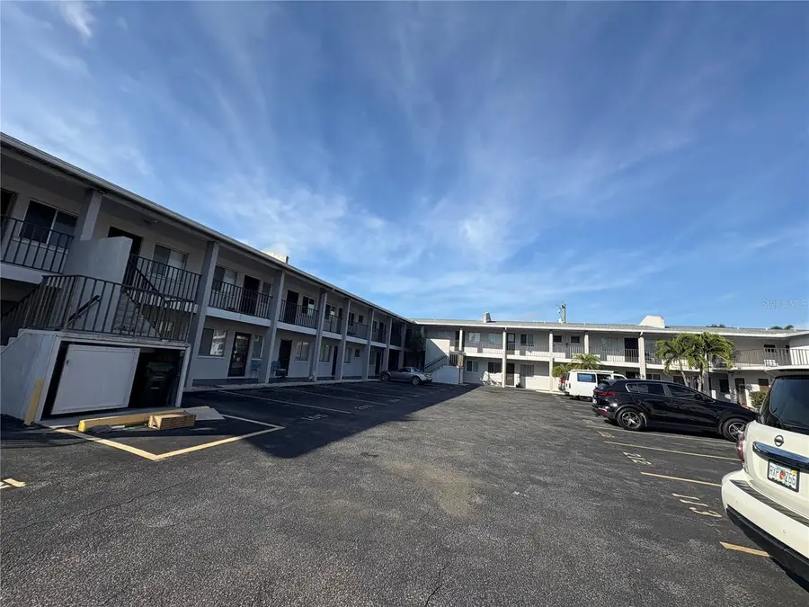 3101 Bee Ridge Road #208, Sarasota, FL 34239 - Image #2