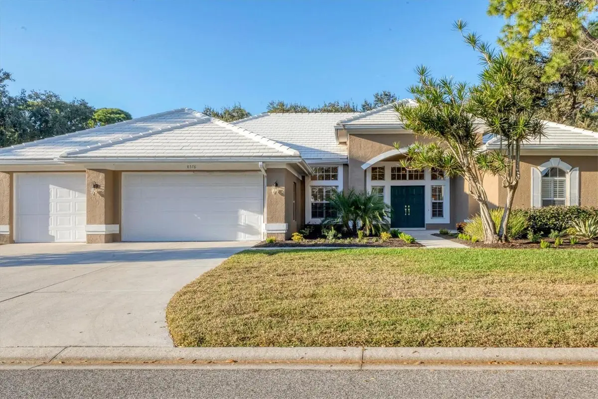 8576 Woodbriar Drive, Sarasota, FL 34238 - Image #1