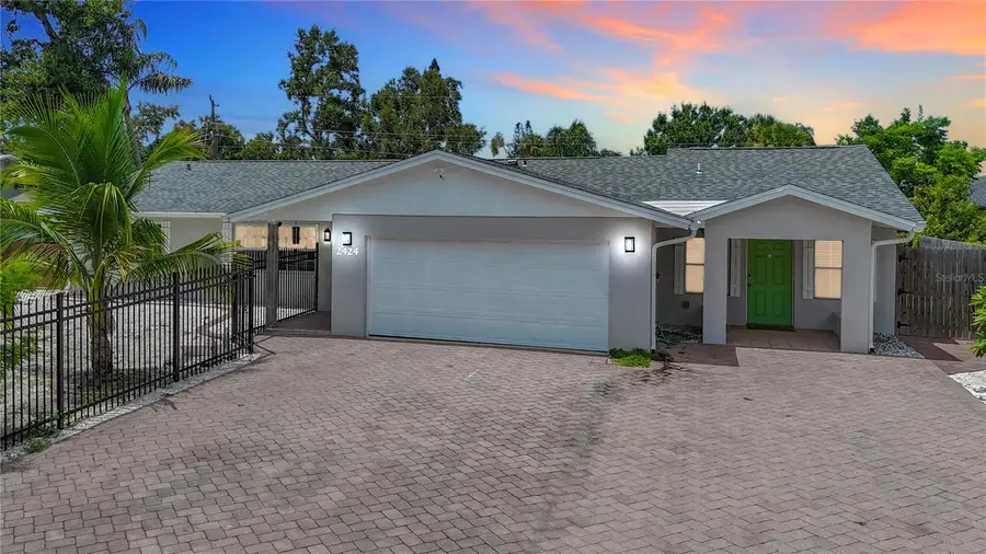 2424 Whippoorwill Circle, Sarasota, FL 34231 - Image #2
