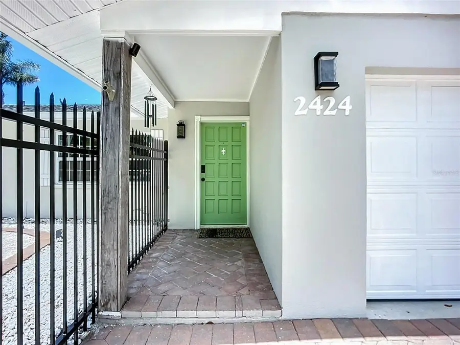 2424 Whippoorwill Circle, Sarasota, FL 34231 - Image #3