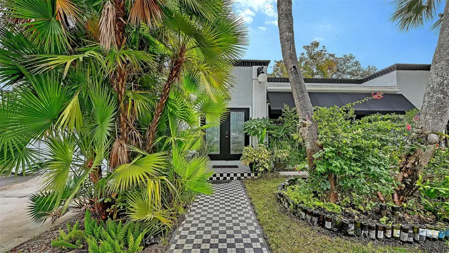 3615 Flores Avenue, Sarasota, FL 34239 - Image #3