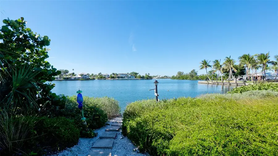 627 Concord Lane, Holmes Beach, FL 34217 - Image #2