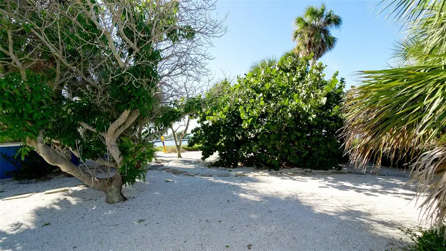 627 Concord Lane, Holmes Beach, FL 34217 - Image #3